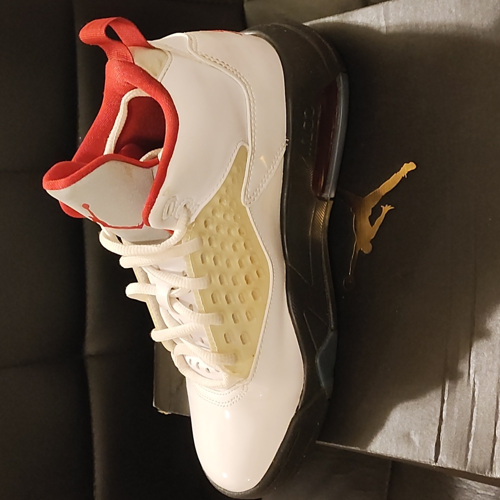 💫Air Jordan Sneakers in White and Red - Picture 3 of 5